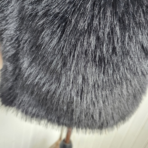 Cupshe Womens Faux Fur Black Open Front Vest Soft Cozy  Sz S - Picture 8 of 14